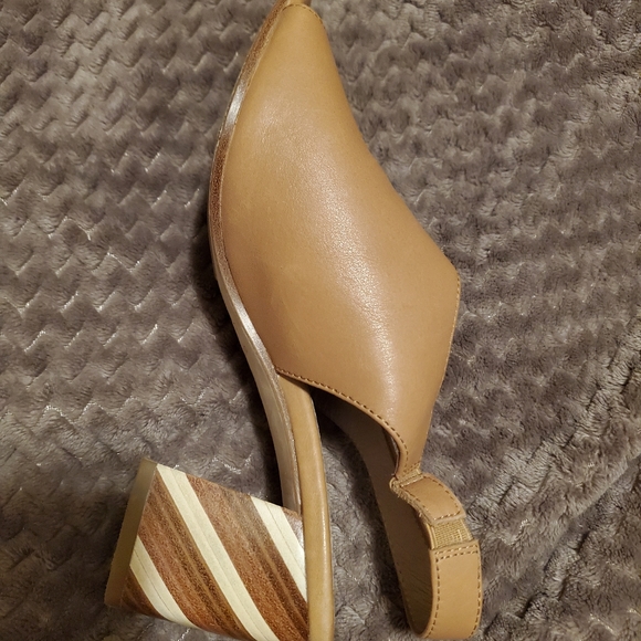 Shoe - Picture 10 of 10